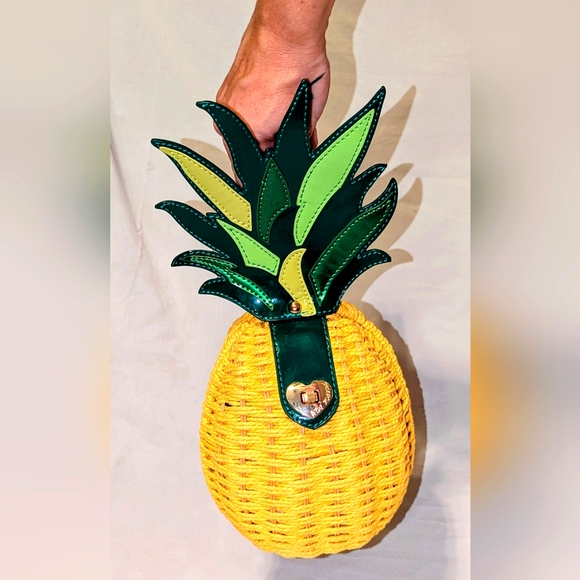 Betsey Johnson wicker pineapple handbag - Picture 3 of 8